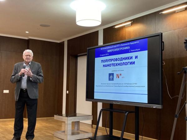 В Интеллектуальном клубе НГУ обсудили, какие рецепты возрождения производства микроэлектроники окажутся наиболее действенными