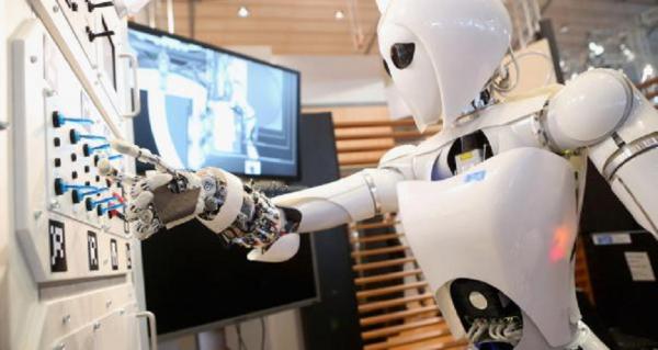 Специалисты в области информационных технологий предрекают реальное вытеснение человеческого труда из многих сфер деятельности