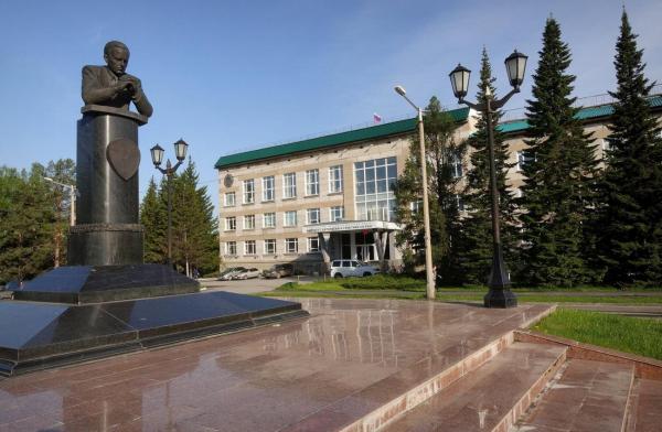 Экзотические деревья на территории Академгородка