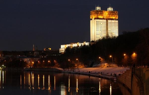 По словам главы РАН, месяц назад мораторий закончился и "выстроилась толпа охотников до чужого имущества и чужих научных результатов"