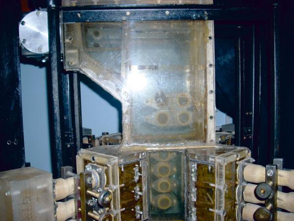 уменьшенная копия вихревой топки Красноярской ТЭЦ-2