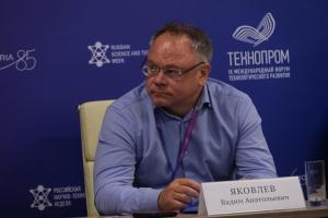 Заместитель директора Института катализа СО РАН, д.х.н. Вадим Яковлев