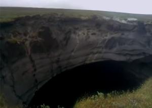 Метеорит? Техногенез? Таяние мерзлоты?