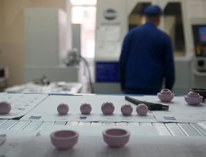  Помимо военных разработок завод занимается производством биокерамических медицинских изделий