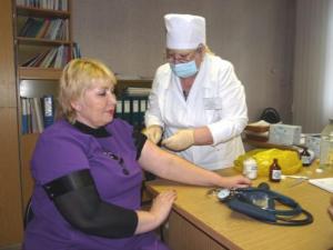 В медицине утвердился «конвейерный» подход к пациентам, когда врач стремится выявить только саму болезнь, назначая некое стандартное средство борьбы с ней