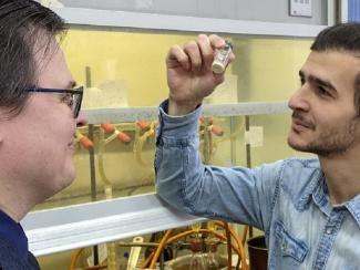 Диагностировать и лечить рак поможет новая светящаяся молекула, синтезированная российскими учеными