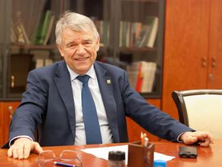 Интервью с председателем Президиума СО РАН академиком Валентином Пармоном