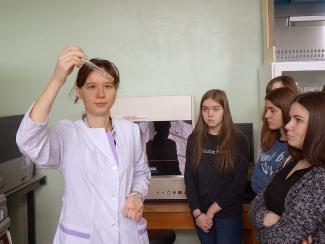 Ежегодно в День российской науки (или накануне, как в этом году) Институт цитологии и генетики распахивает свои двери для всех желающих и приглашает их на интересные экскурсии и увлекательные лекции
