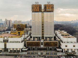 Многолетнее противостояние в Украине, сопровождавшееся гибелью и лишениями мирных людей, переросло в острый военный конфликт. Мы считаем крайне важным путем переговорного процесса достигнуть прекращения боевых действий и скорейшего мирного урегулирования. 