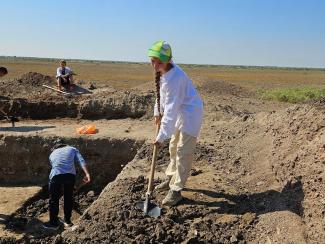 Новосибирские школьники приняли участие в раскопках древних городов Хазарского каганата
