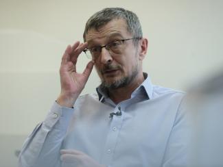  Юрий Анатольевич Добровольский — доктор химических наук, профессор, руководитель Центра компетенций национальной технологической инициативы «Новые и мобильные источники энергии» при Институте проблем химической физики РАН в Черноголовке