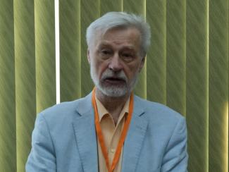Системы искусственного интеллекта в перспективе будут сочетать несколько подходов, в том числе тот, который уже реализован в человеческом мозге, считает профессор Новосибирского госуниверситета Дмитрий Свириденко